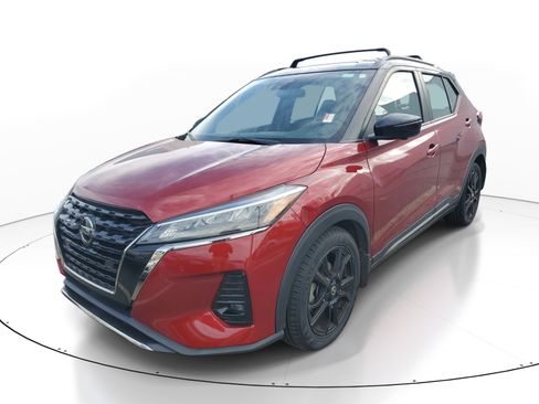 Used 2021 Nissan Kicks SR w/ SR Premium Package image 3