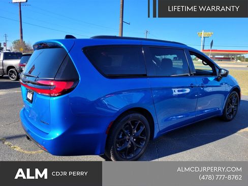 New 2026 Chrysler Pacifica Limited w/ S Appearance Package image 14