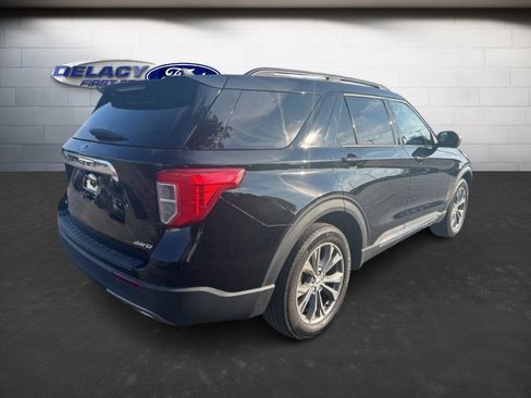 Used 2022 Ford Explorer XLT w/ Equipment Group 202A image 7
