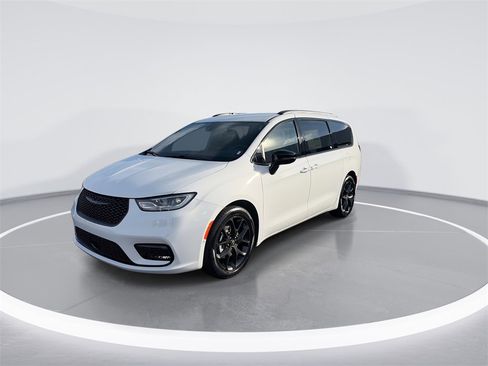 New 2026 Chrysler Pacifica Select w/ S Appearance Package image 4