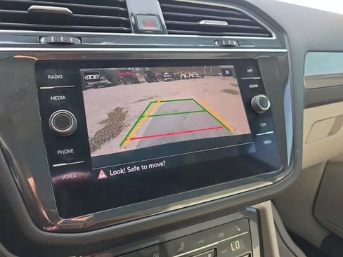 Used 2022 Volkswagen Tiguan SE image 24