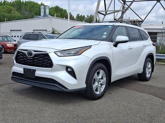 Used 2023 Toyota Highlander LE AWD/4WD video 1