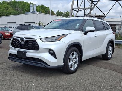 Used 2023 Toyota Highlander LE