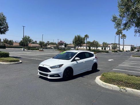 Used 2018 Ford Focus ST FWD image 34