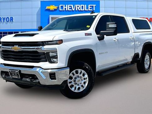 Used 2024 Chevrolet Silverado 2500 LT AWD/4WD image 3