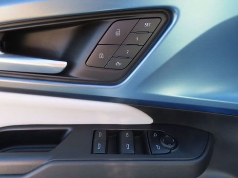 Used 2025 Chevrolet Equinox EV LT w/ Convenience Package II image 11