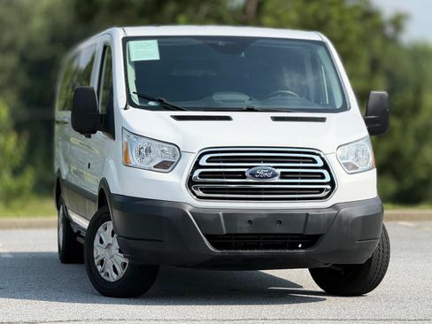 Used 2017 Ford Transit 350 XLT RWD image 4