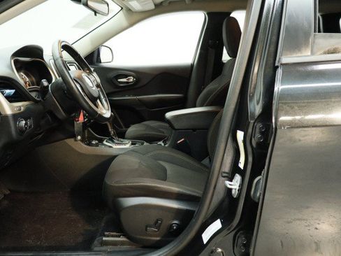 Used 2016 Jeep Cherokee Latitude AWD/4WD image 7