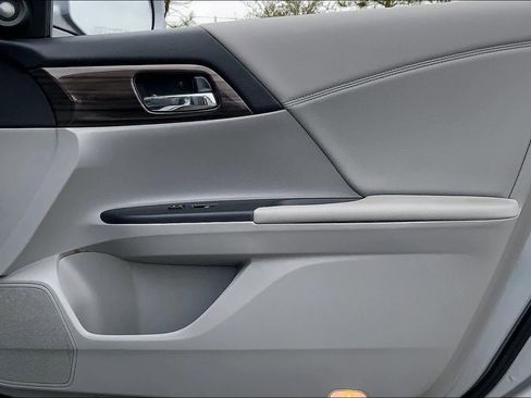 Used 2017 Honda Accord EX-L image 22