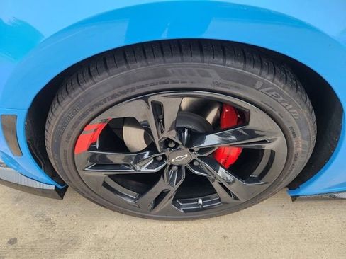 Used 2022 Chevrolet Camaro LT w/ Technology Package image 9