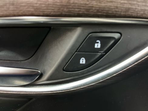 Certified 2022 Buick Envision Avenir w/ Technology Package II image 17