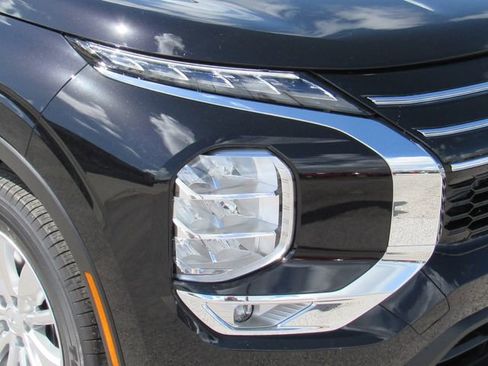 New 2026 Mitsubishi Outlander ES FWD image 9