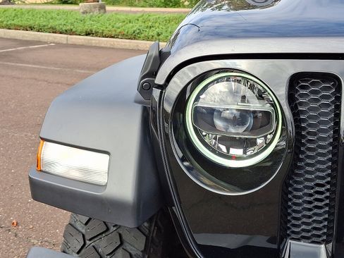 Used 2022 Jeep Wrangler Unlimited Willys image 9