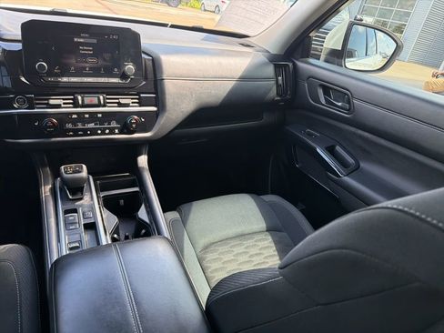 Used 2024 Nissan Pathfinder SV FWD image 20