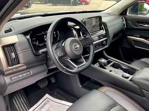 Used 2024 Nissan Pathfinder Platinum image 13
