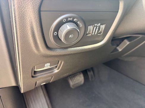 Used 2023 Jeep Grand Cherokee L Limited AWD/4WD image 13