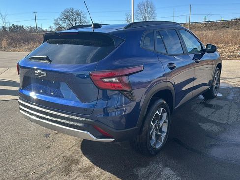 Used 2024 Chevrolet Trax LT w/ LT Convenience Package image 7