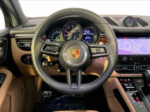 Certified 2023 Porsche Macan image 15