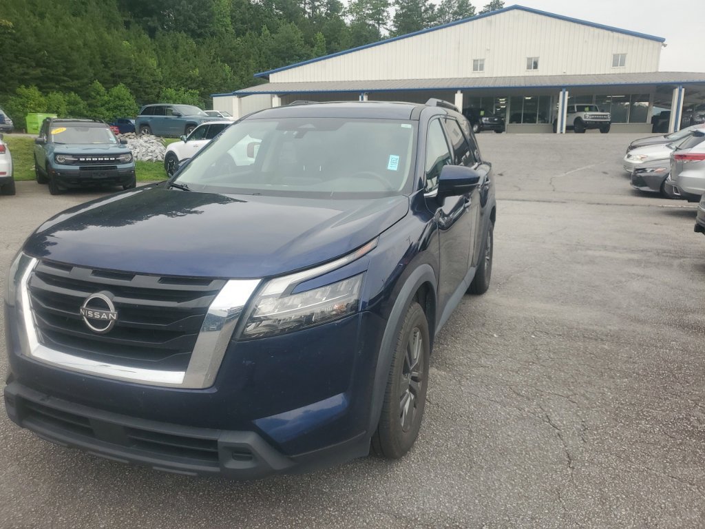 Used 2023 Nissan Pathfinder SV AWD/4WD image 2