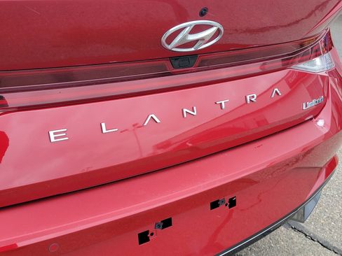 Used 2023 Hyundai Elantra Limited image 7