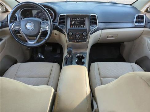 Used 2020 Jeep Grand Cherokee Laredo AWD/4WD image 17