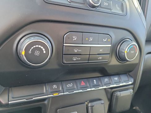 Used 2020 Chevrolet Silverado 1500 Custom w/ Custom Value Package image 19