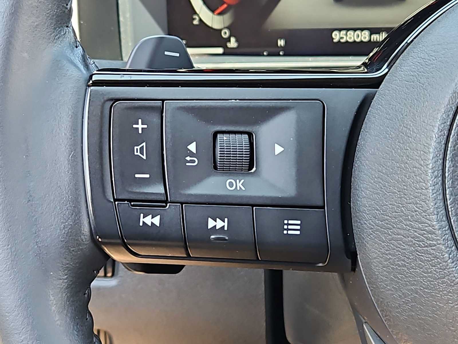 Used 2023 Nissan Rogue Platinum w/ Platinum Premium Package FWD image 24