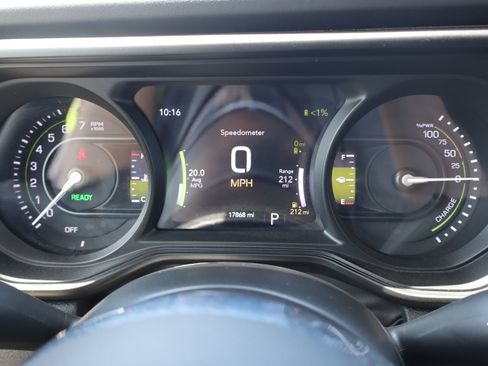 Used 2025 Jeep Wrangler Unlimited Sahara AWD/4WD image 26