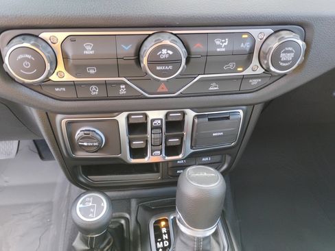 New 2025 Jeep Gladiator Sport image 23