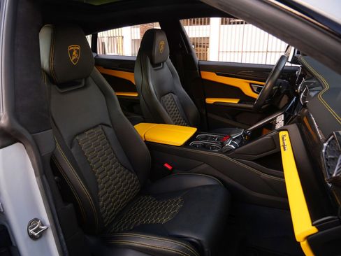 Used 2022 Lamborghini Urus AWD/4WD image 8