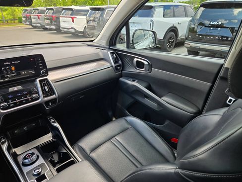 Used 2022 Kia Sorento S FWD image 11