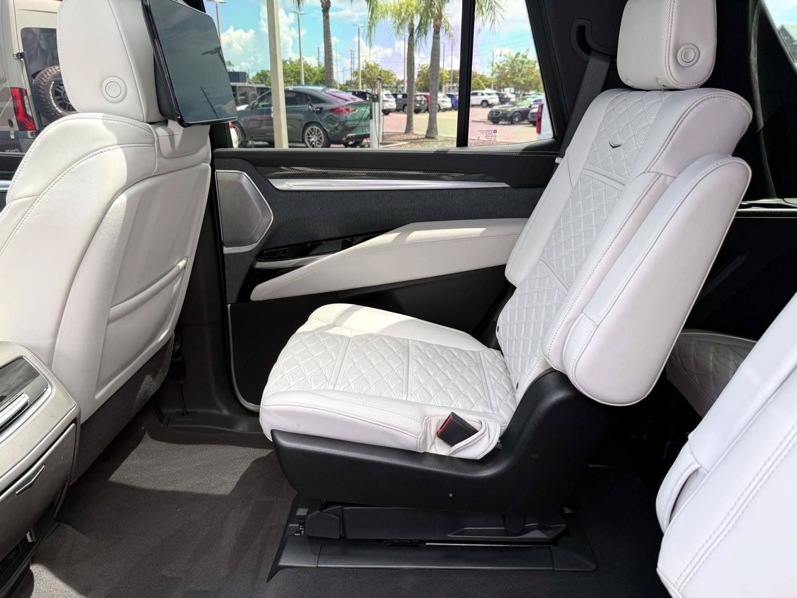 Used 2026 Cadillac Escalade V w/ LPO, Onyx Lite Package AWD/4WD image 14