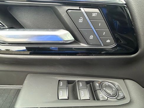 New 2025 Chevrolet Suburban High Country AWD/4WD image 29
