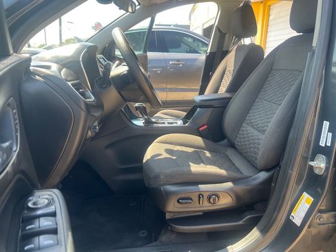 Used 2020 Chevrolet Equinox LT FWD image 12