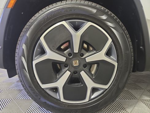 Used 2024 Rivian R1S Adventure Dual AWD/4WD image 9