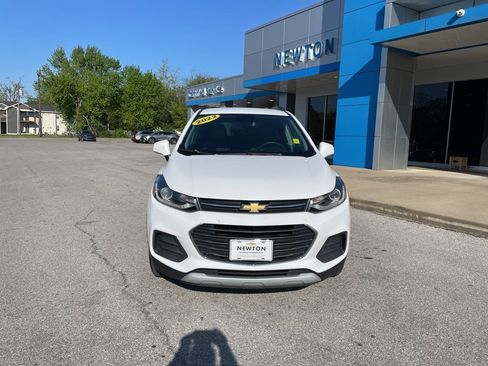 Used 2022 Chevrolet Trax LT image 2