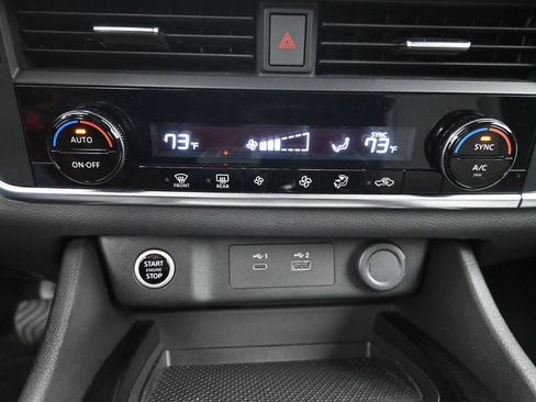 Used 2023 Nissan Rogue SV image 16