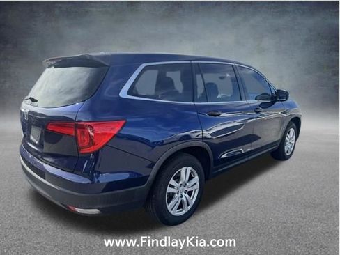 Used 2017 Honda Pilot LX image 2