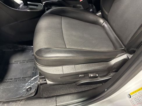 Used 2017 Chevrolet Trax LT w/ LT Convenience Package FWD image 23