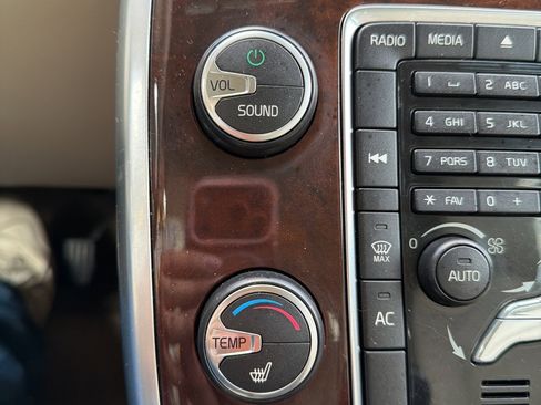 Used 2013 Volvo XC70 T6 image 37