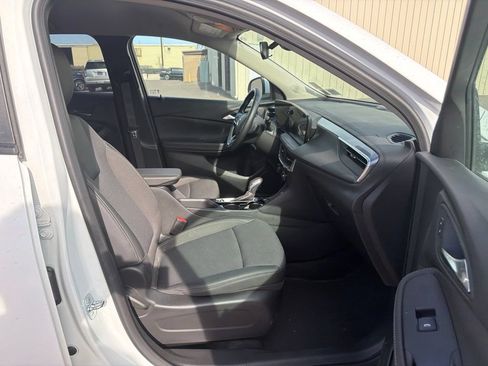 Used 2024 Buick Encore GX Preferred w/ Comfort Package FWD image 14