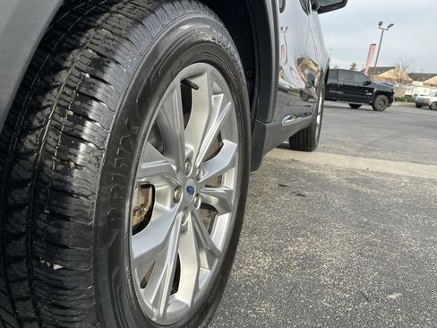 Used 2023 Ford Explorer Limited image 10