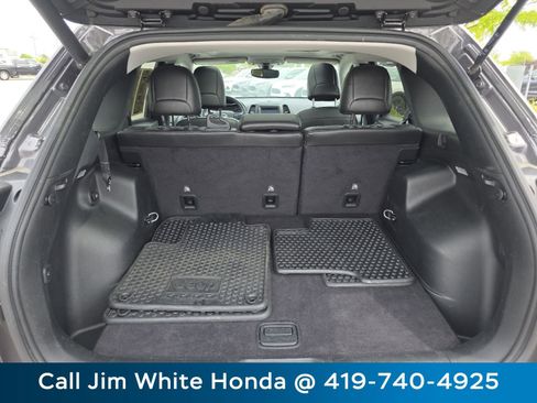 Used 2020 Jeep Cherokee Latitude Plus AWD/4WD image 19