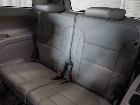 Used 2023 GMC Acadia SLT w/ Technology Package FWD image 17
