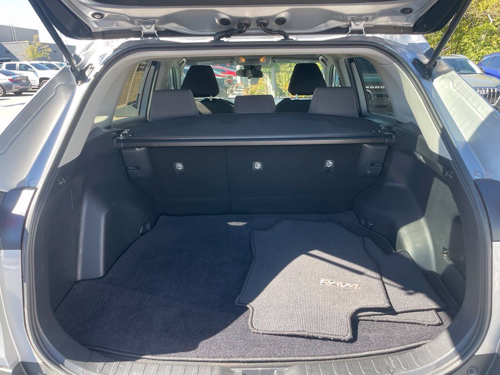 Used 2021 Toyota RAV4 XLE AWD/4WD image 27
