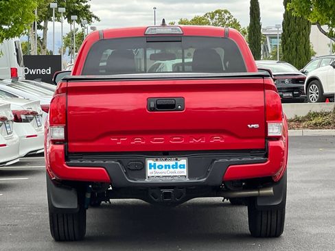 Used 2017 Toyota Tacoma TRD Sport w/ Tow Package RWD image 9