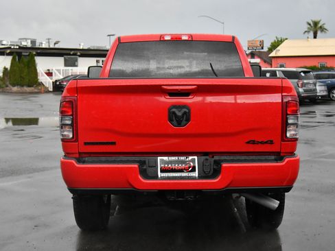 Used 2024 RAM 2500 Big Horn w/ Night Edition AWD/4WD image 7