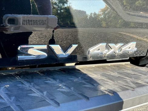 Used 2019 Nissan Titan SV image 9