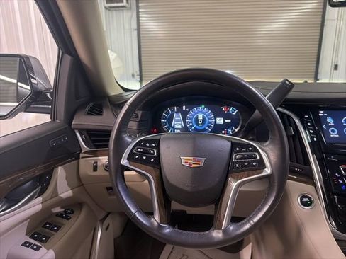 Used 2019 Cadillac Escalade Premium Luxury RWD image 26