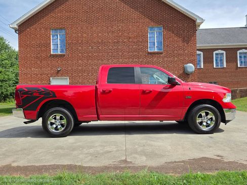 Used 2019 RAM 1500 Classic SLT AWD/4WD image 4